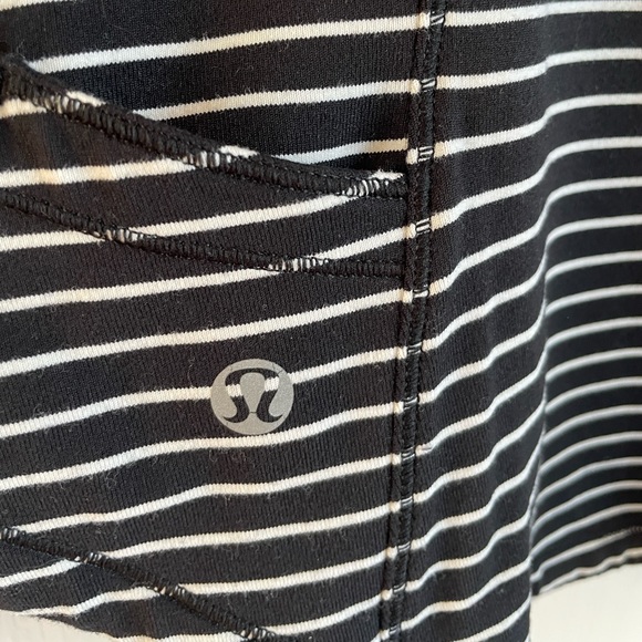 Lululemon base runner 1/2 zip sz 10 black with white stripes - Picture 8 of 8